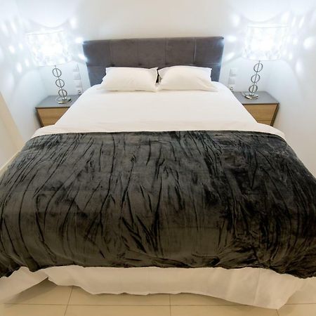 White Lux Apartment For 2 Vipgreece เอเธนส์ ภายนอก รูปภาพ
