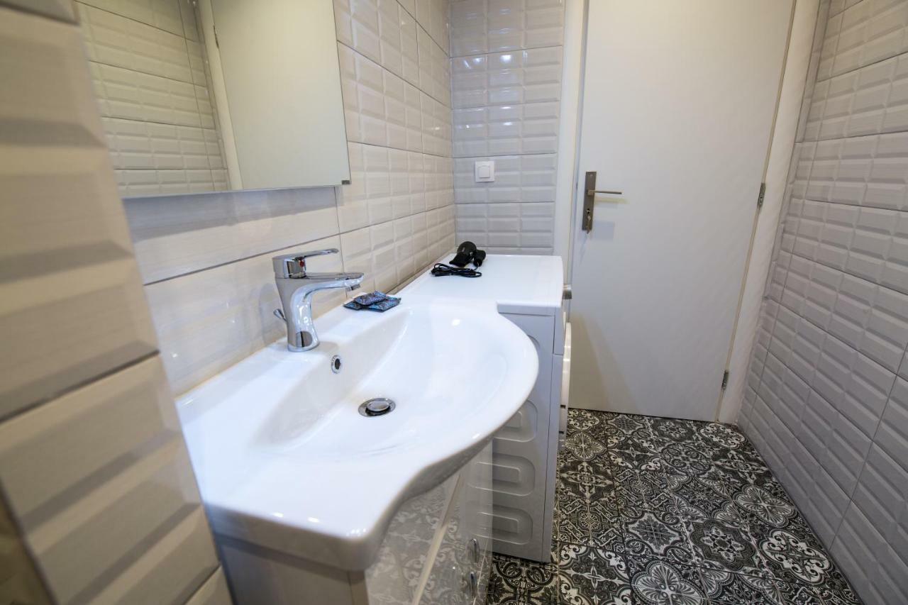 White Lux Apartment For 2 Vipgreece เอเธนส์ ภายนอก รูปภาพ